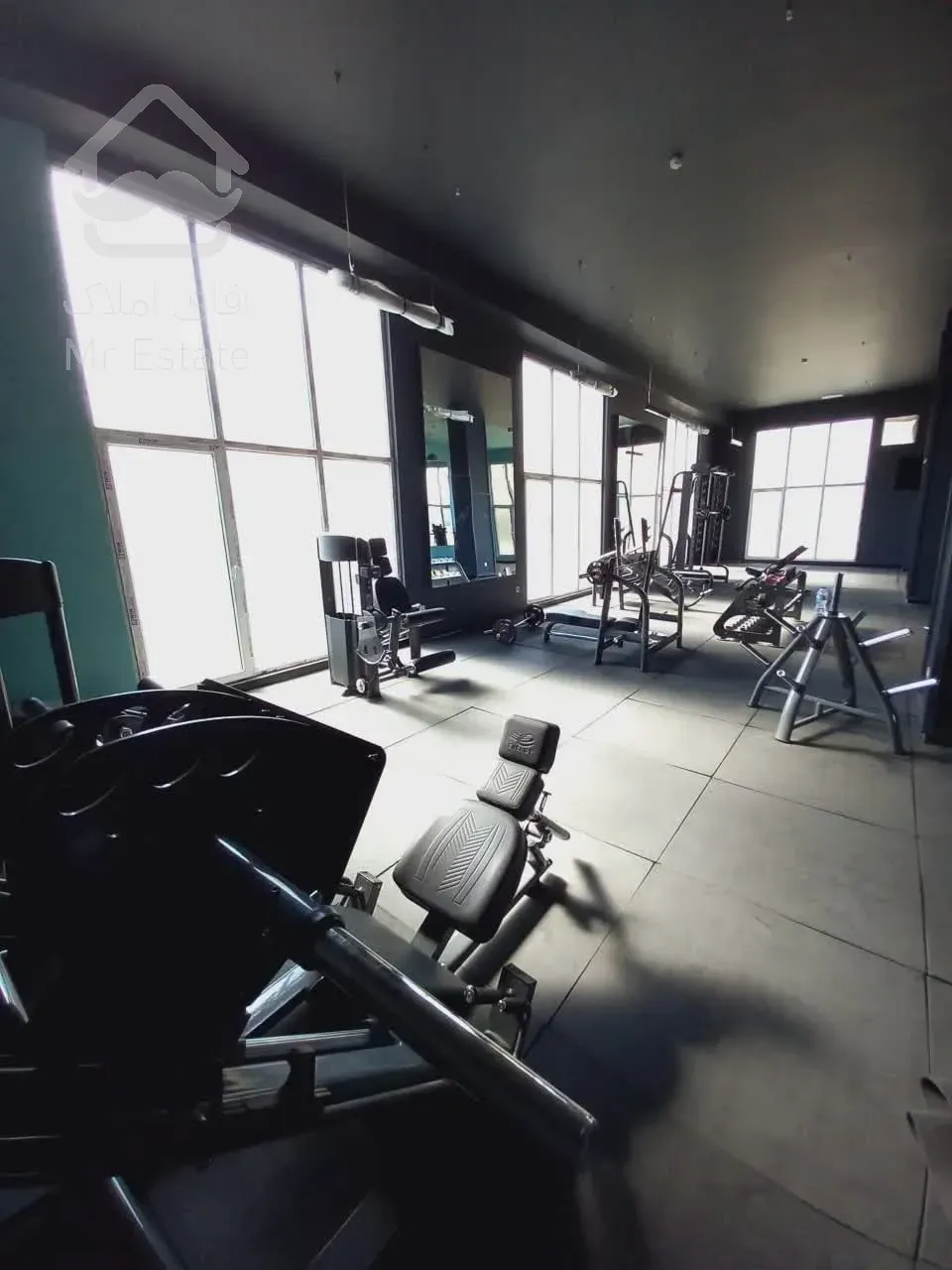 ۸۰ متر برجی مجلل تاپ لوکیشن سالن پرده خور