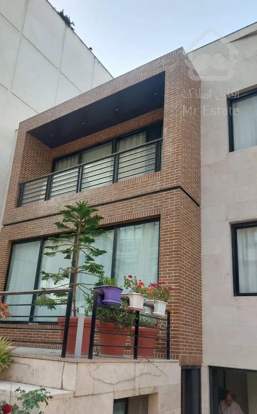 ویلایی شیک و تمیز بلوار فرح اباد بدون مورد مشابه