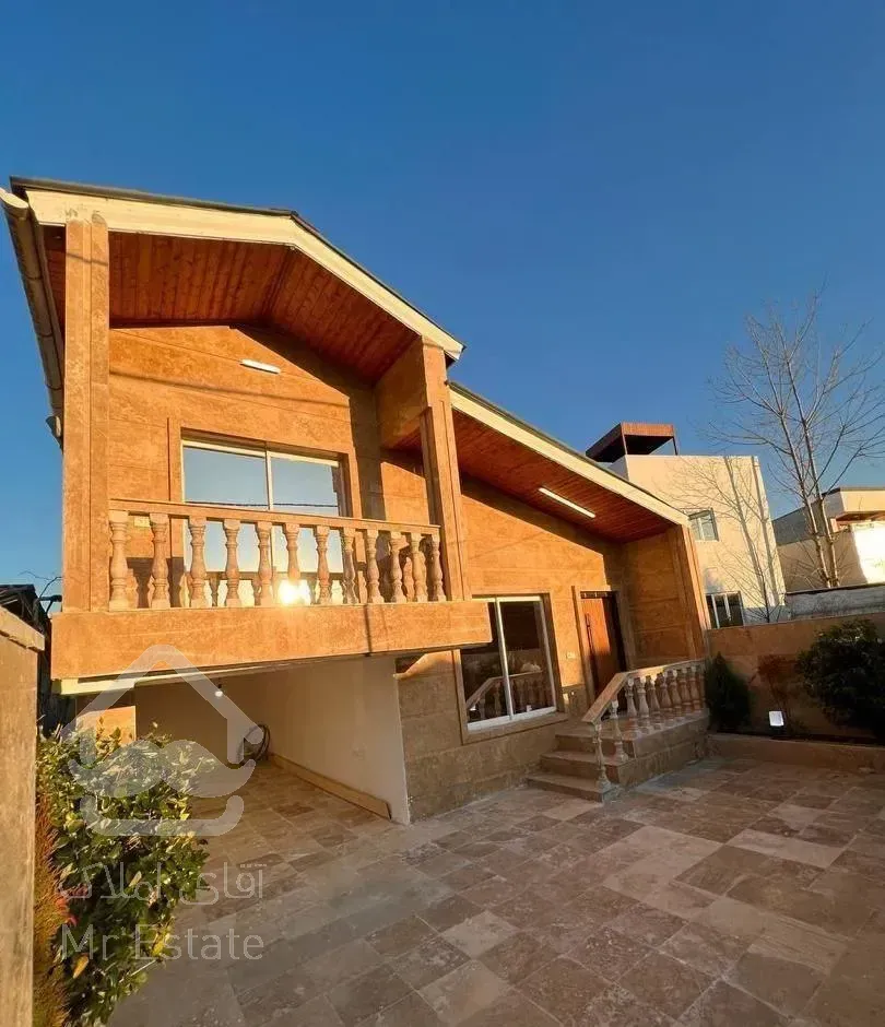 ویلا باغچه نیم پیلوت 188 متری شهرکی سندتک‌برگ