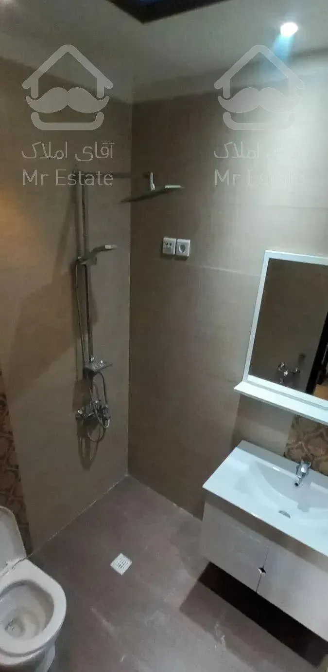 اپارتمان۲۴۰متری دوتراس تک واحد در برج باغ برند