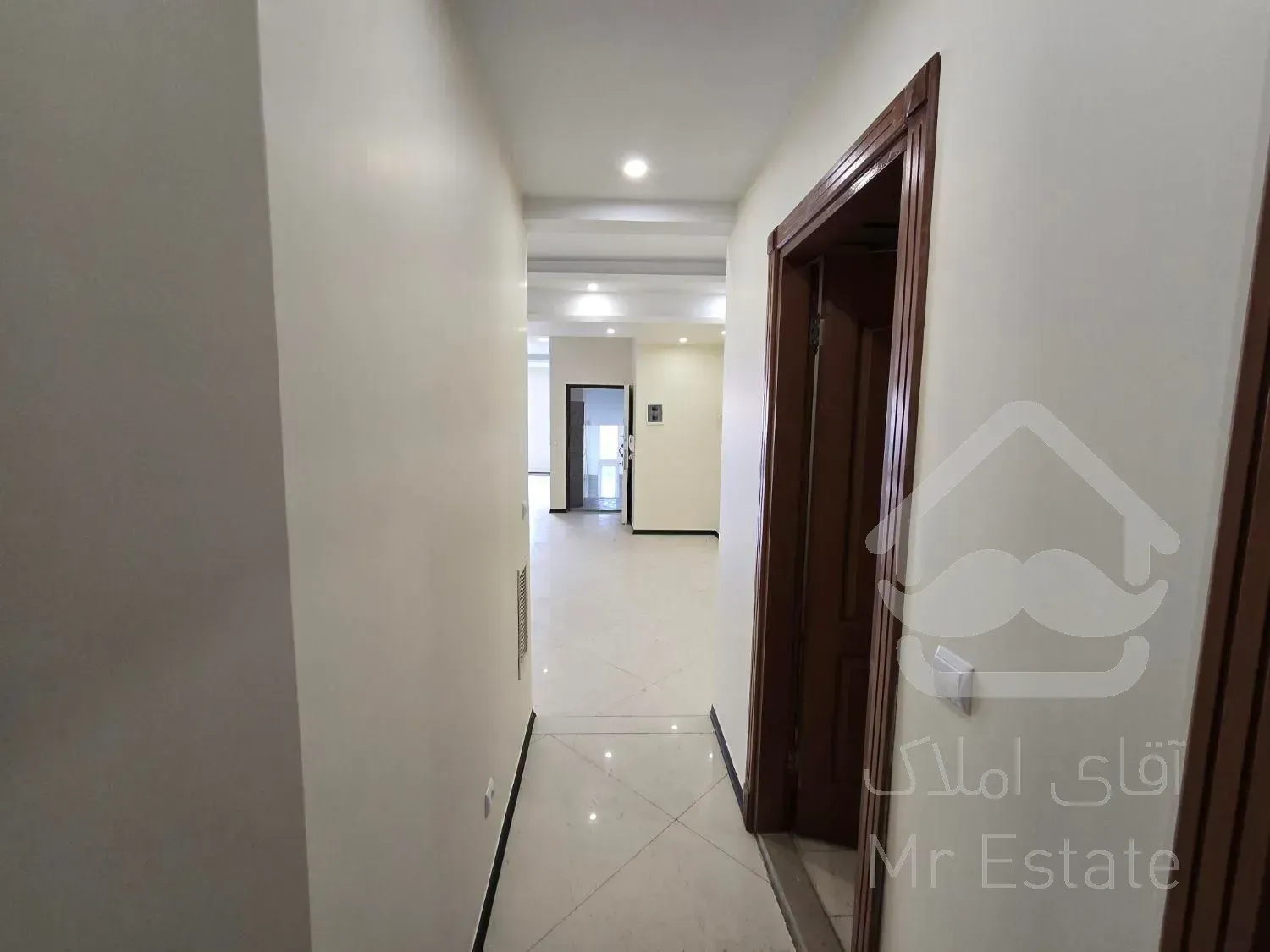 ۱۲۴متر بلوار سرو*م کاج*جای پارک مناسب*فول امکانات