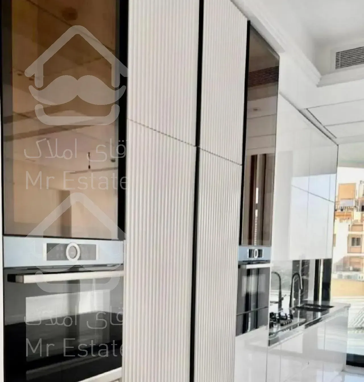 نیاوران ۳۳۰ متر ۴ خواب مستر ۴ پارکینگ