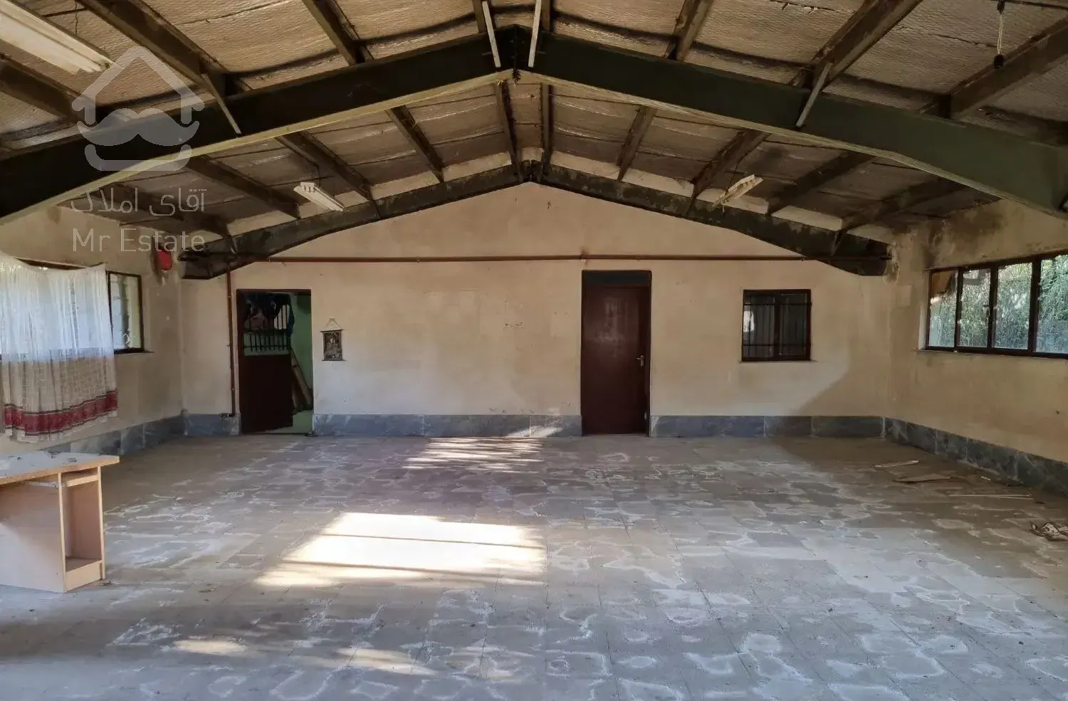 860 متر همراه با سوله