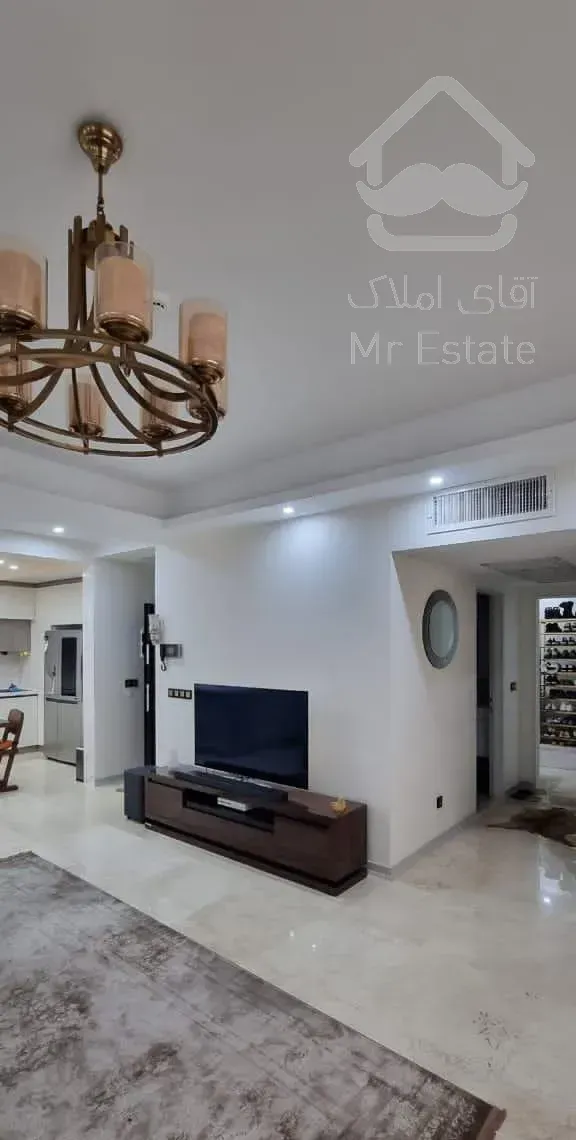 اسکندری جنوبی، شخصی ساز بدون مشابه، غرق نور