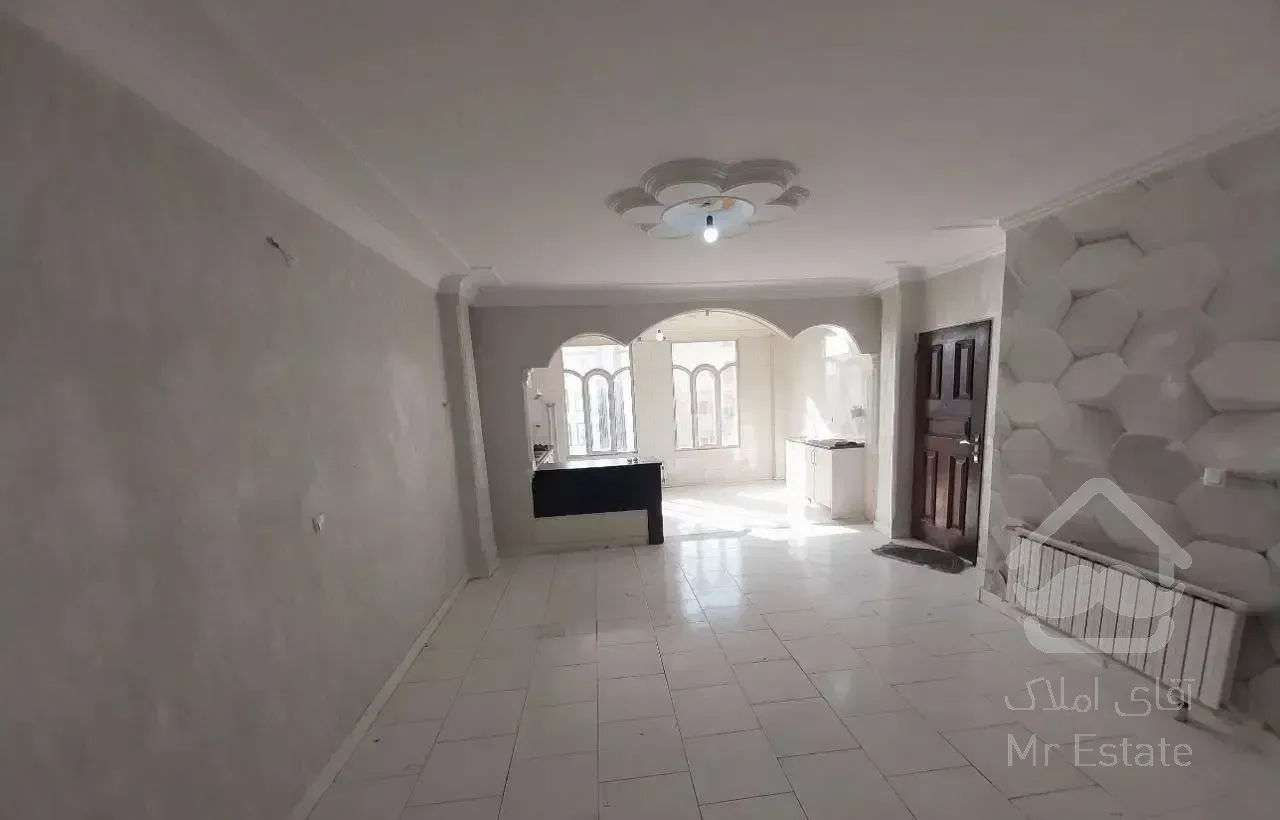 ۷۳ متر ۲ خواب با پارکینگ غربی فلکه سوم