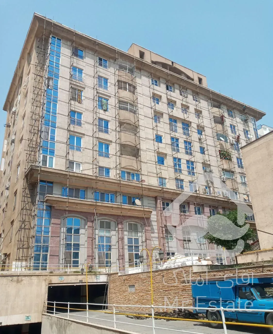 داربست فلزی و تخته بنایی