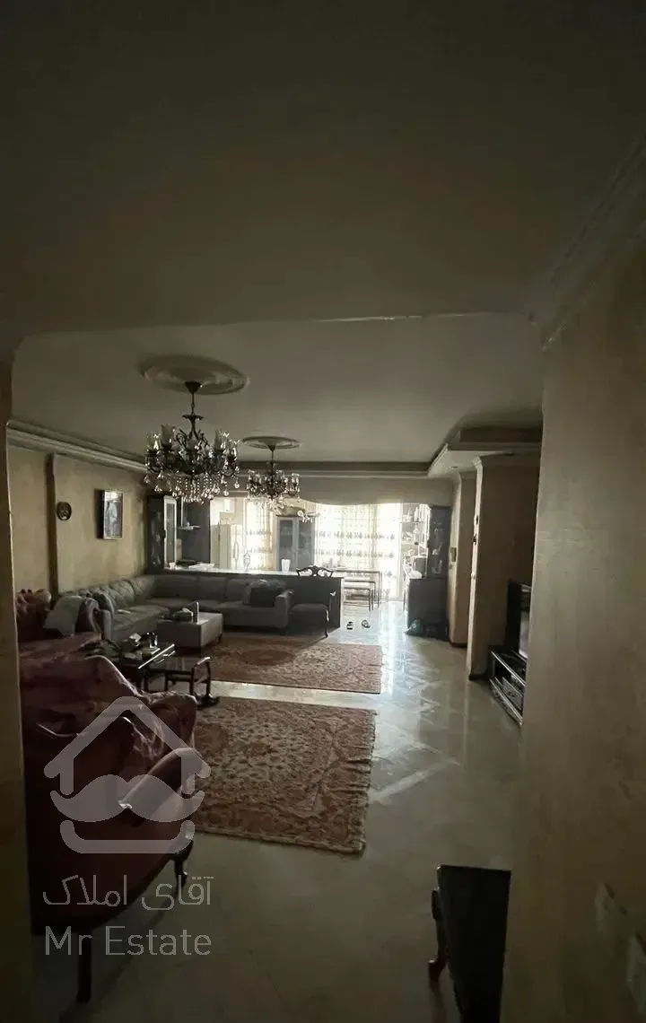 فروش آپارتمان ۱۳۰ متری سه خوابه