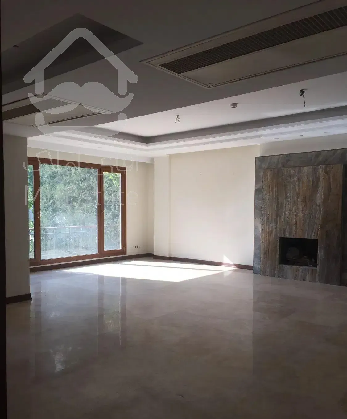 ۲۴۰ متر فرمانیه با تراس