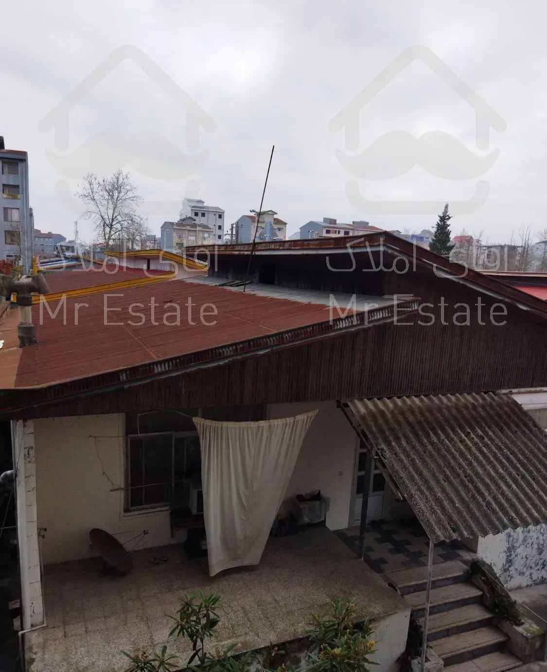 ویلای ۱۱۰مترزیربنا ودواتاق خوابه با درب ماشین رو