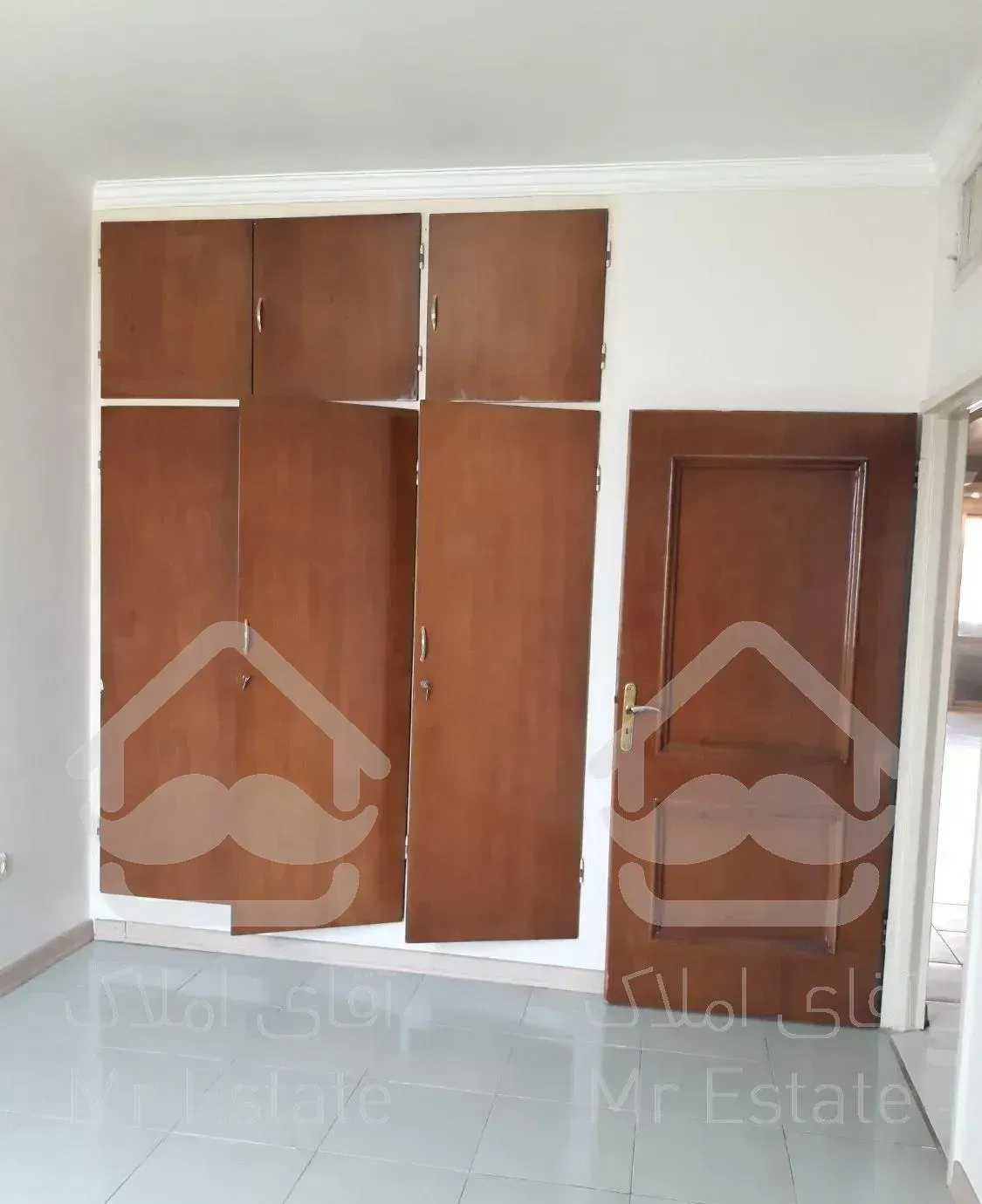 115 متر دو خوابه  با پارکینگ  (مطهری *لارستان )