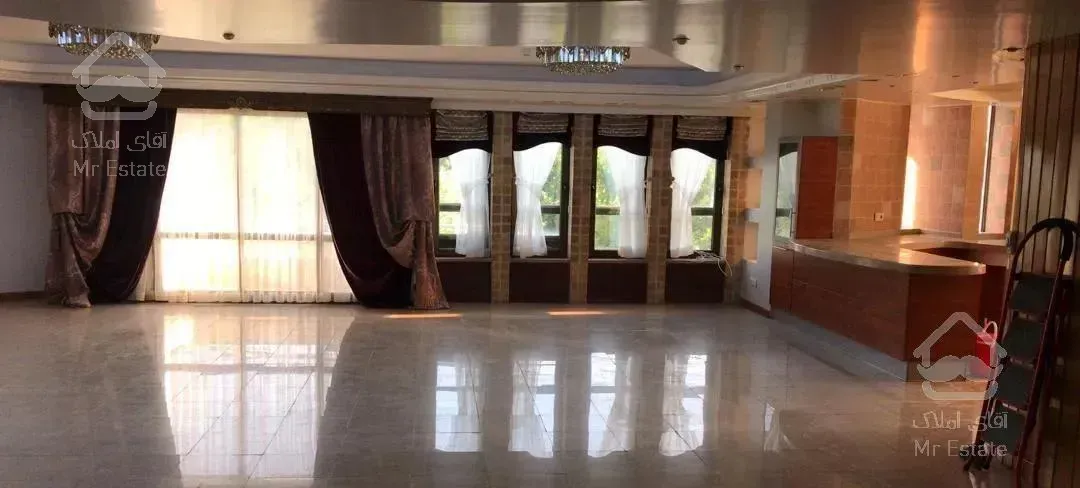 آپارتمان ۲۷۰ متر ۴ خواب طبقه ۲ بر مشتاق دوم