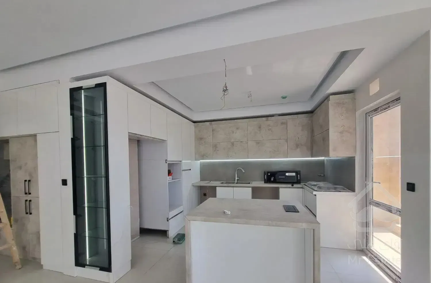 سعادت آباد صراف ها ۱۲۳ متر نوساز/ تک واحد