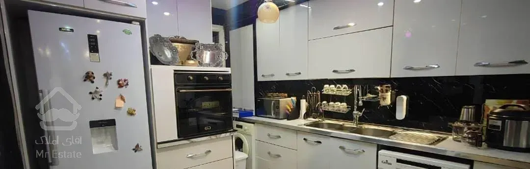 آپارتمان ۹۰ متری دو خواب خ باغ دریاچه