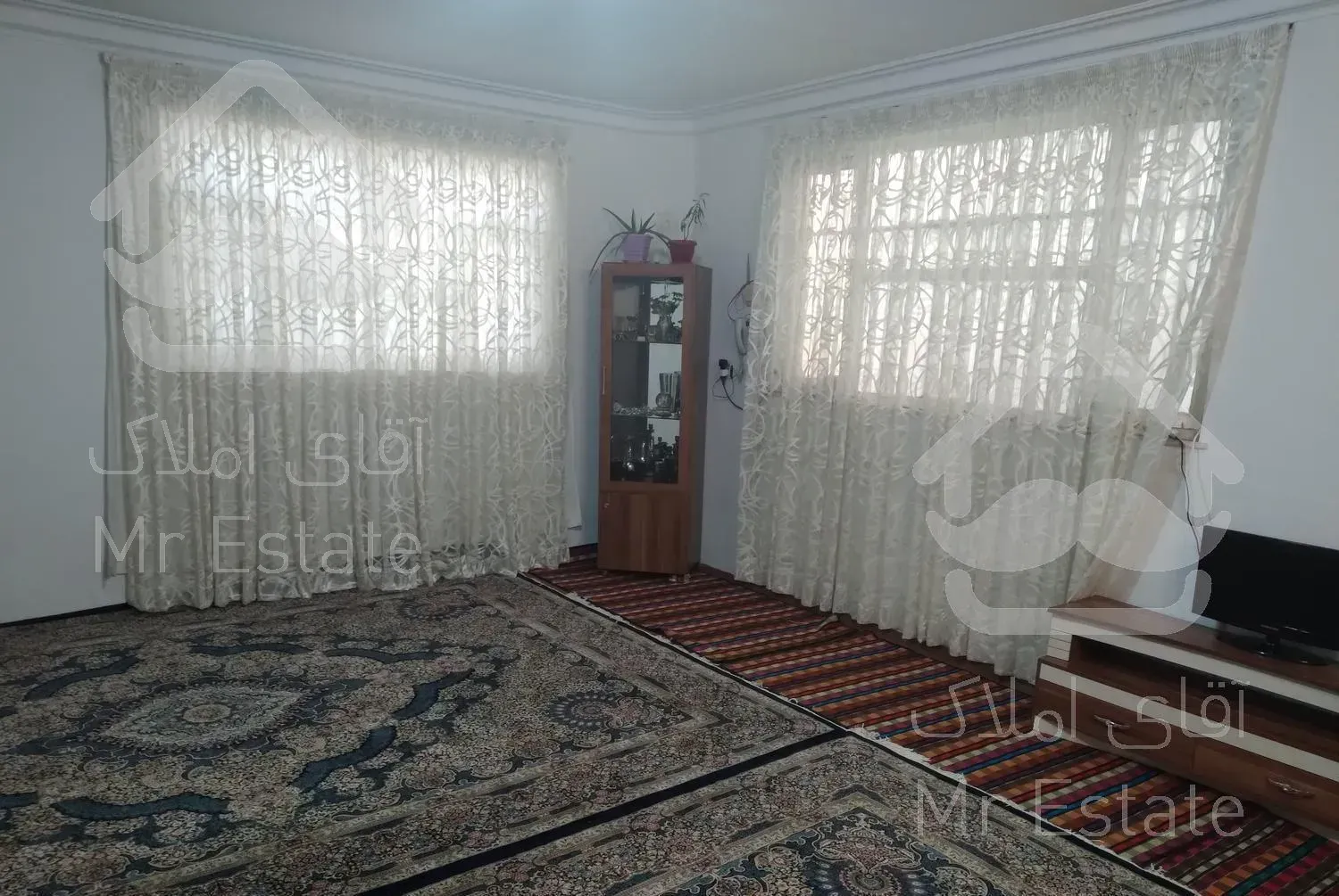 منزل طبقه اول پر نور دلباز