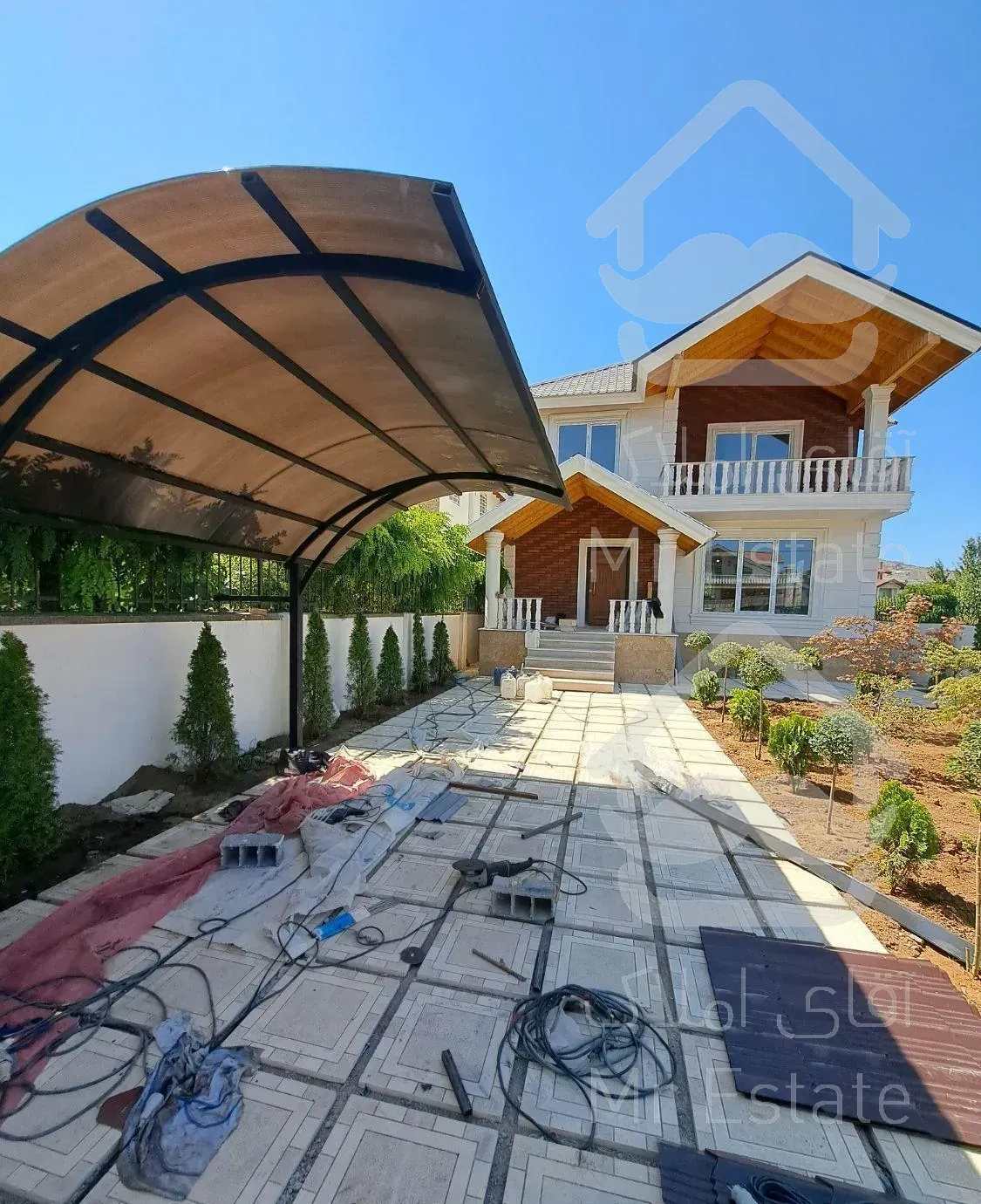 ویلا سند دار ۳۵۰ متر زمین ۲۲۵ متر بنا نوساز