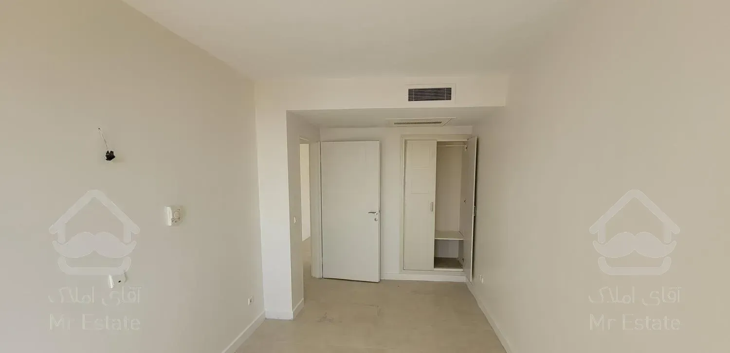 150 متر بالای برج روبروی دریاچه تخلیه‌