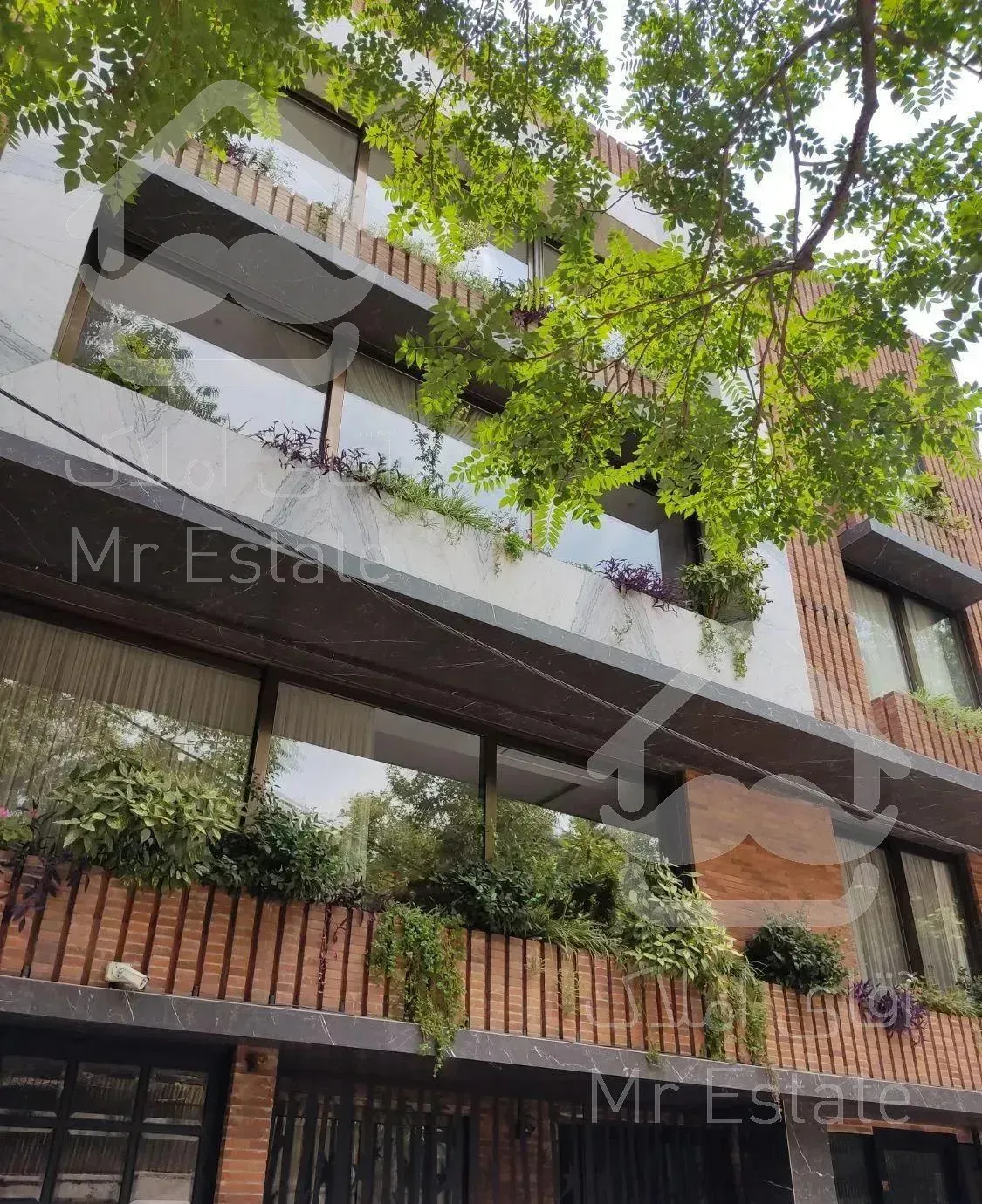 ۱۴۰ متر/ ۱۰۲ متر قدرالسهم/دو پارکینگ/ آماده مشارکت