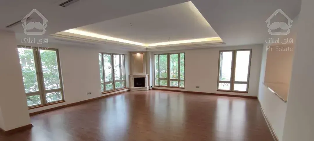 ٢٠٠ متر فرشته