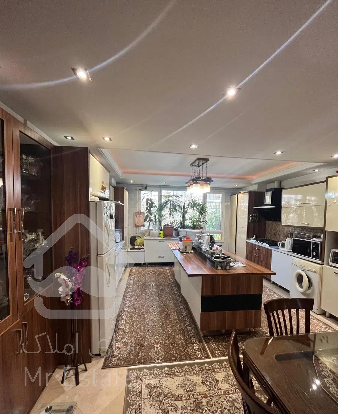 بلوار اباذر ۱۳۴ متر ۳ خواب غرق نور