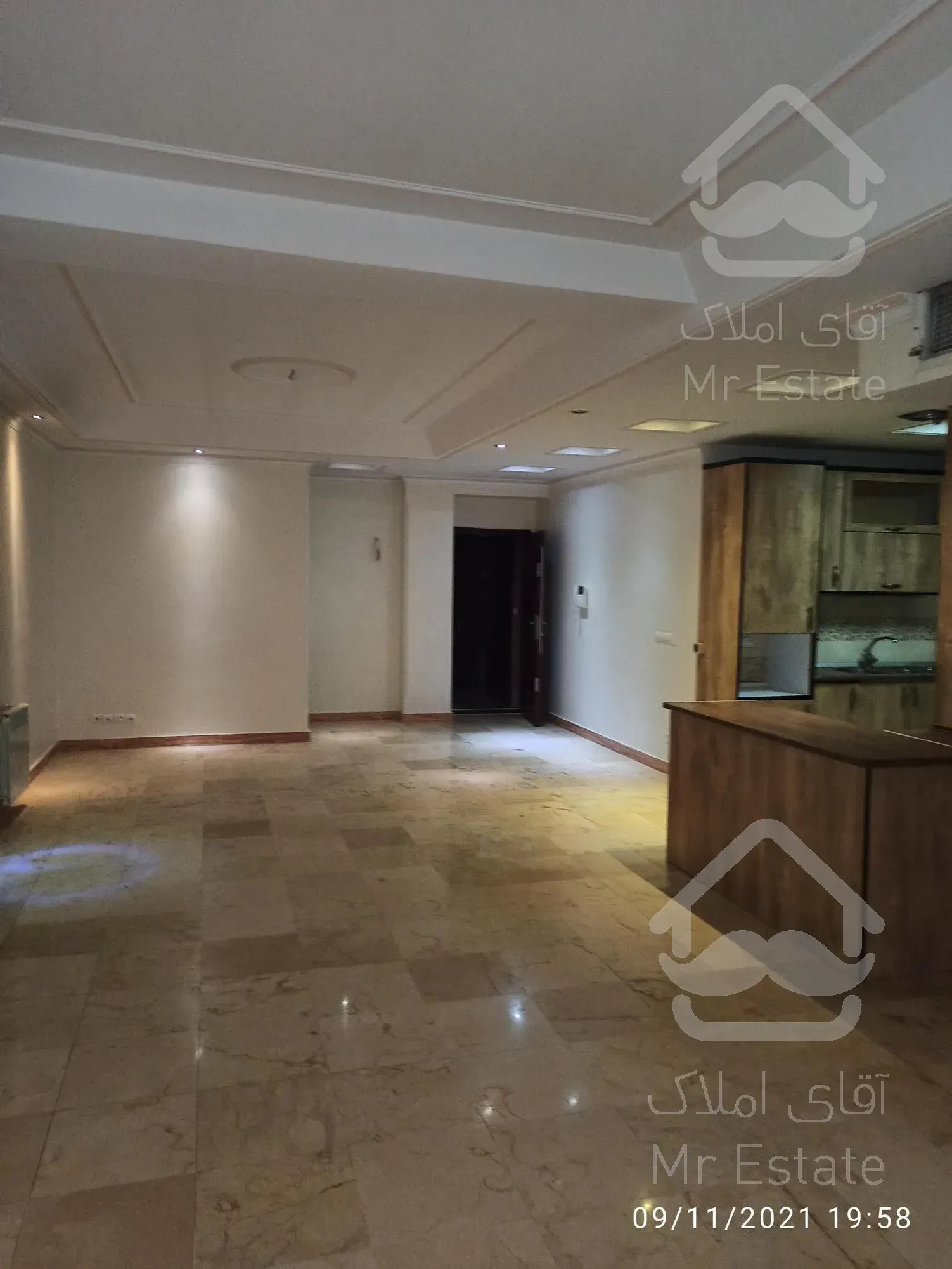 ۱۰۰ متر فول مرزداران سالن پرده خور