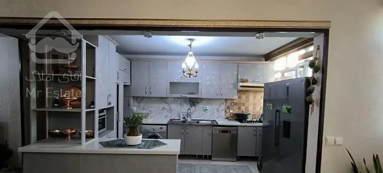 آپارتمان ۱۱۱ متری ۲ خواب فول *املاک چارسوق*