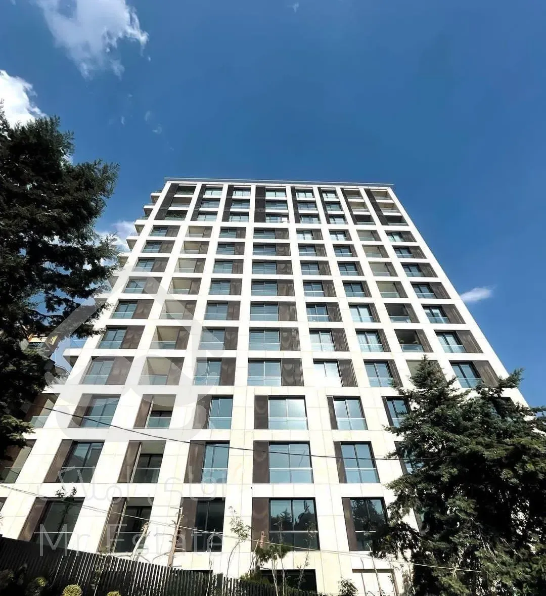 130متر سه خوابه منطقه22 نورگیر دریاچه چیتگر فول