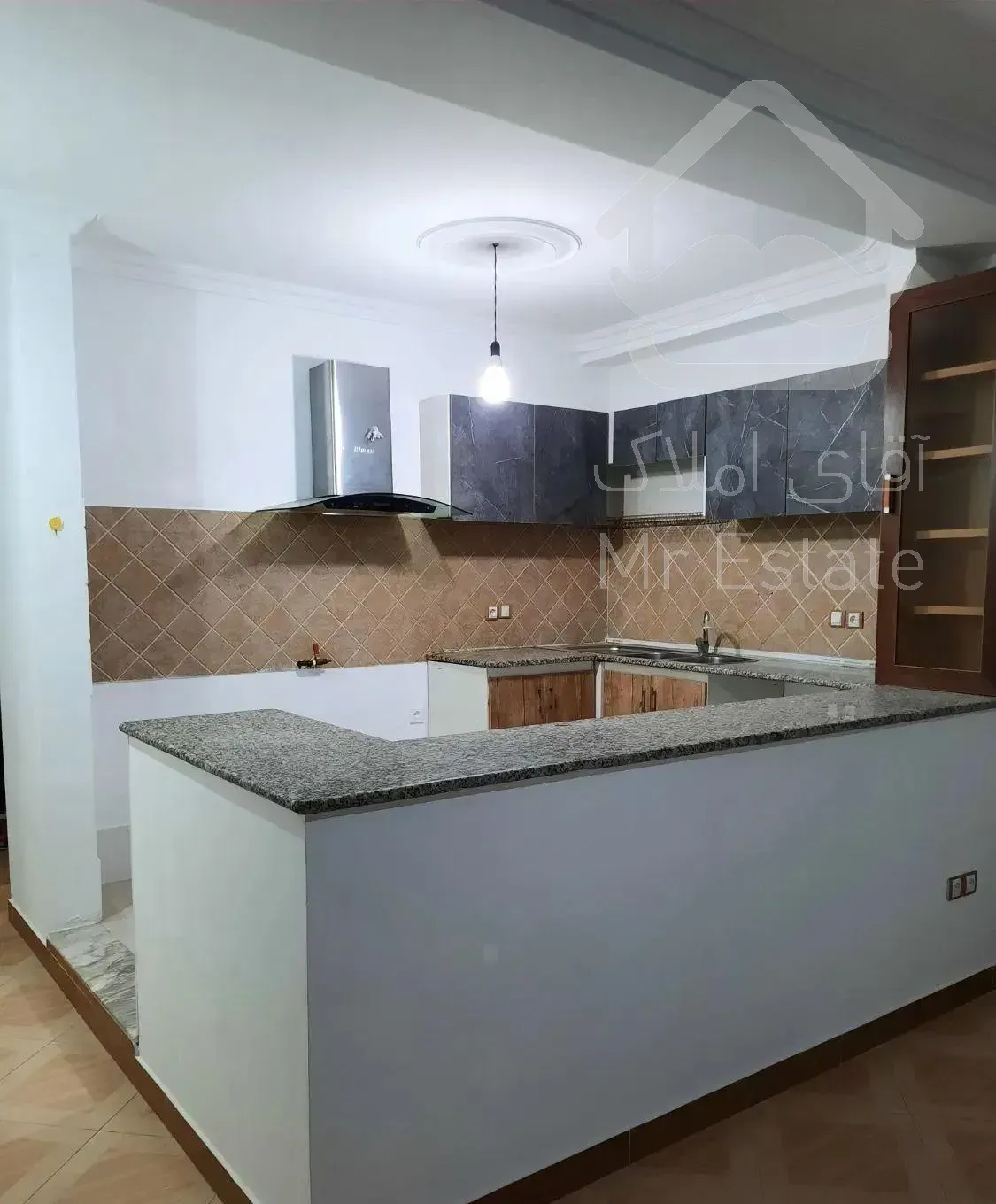 ۱۱۰ متری در نور طبقه دوم