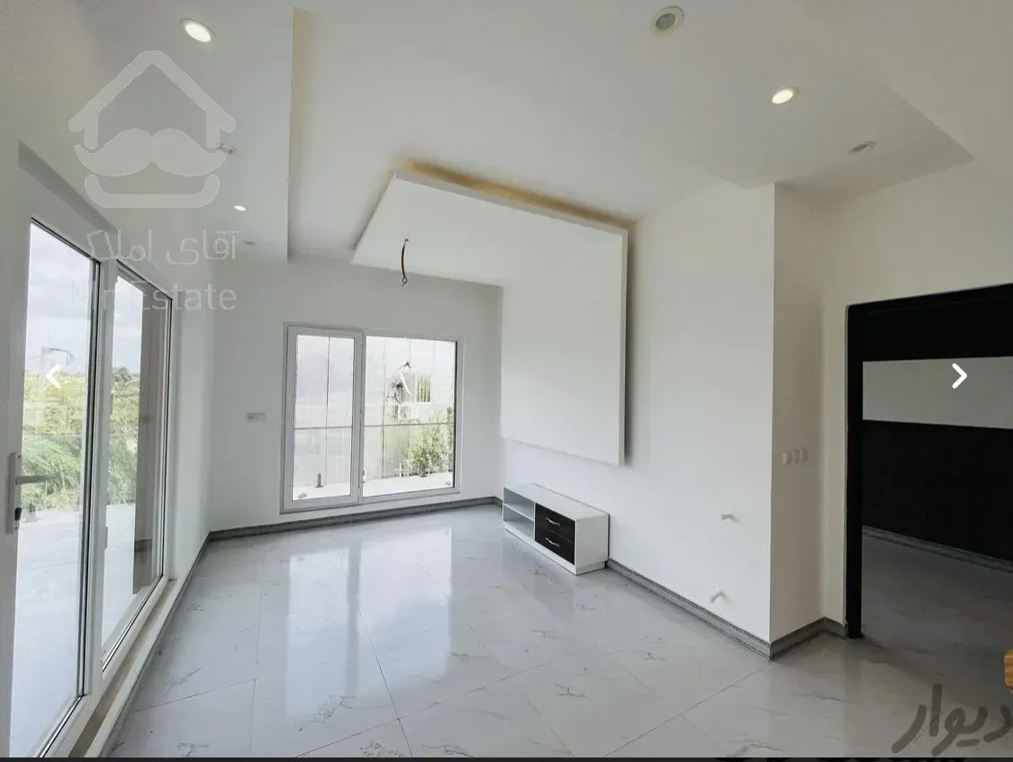 ویلا تریبلکس مدرن نزدیک دریا و جنگل