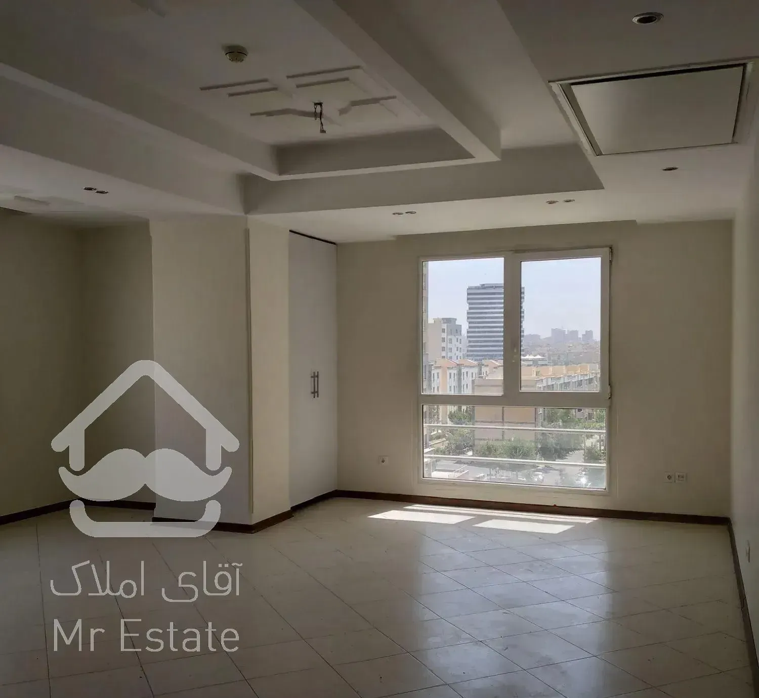 ۱۴۰ متر سه خواب فول امکانات ویو مستقیم دریاچه