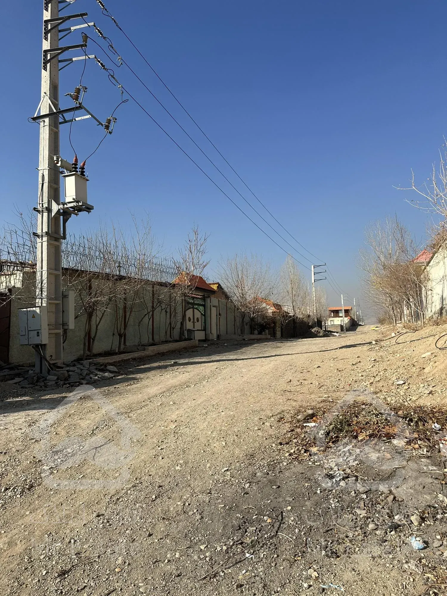 ۶۰۰ متر زمین سروستان خورین