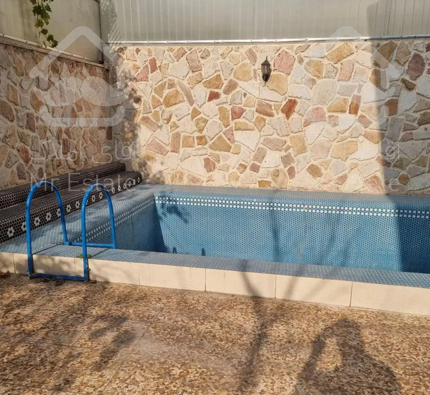 ویلا دربستی 330متر