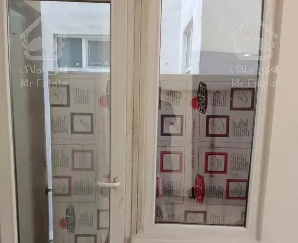 اتاق و پذیرایی غرق نور دو خواب پکیج کف سرامیک