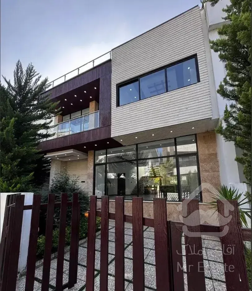 300 متر ویلای شهرکی با مدارک بنجکول