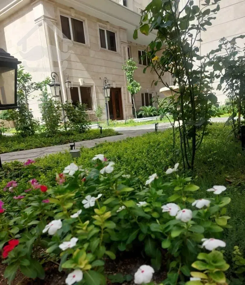 ۱۲۰۰ متر بنا در ۶۴۵ متر زمین