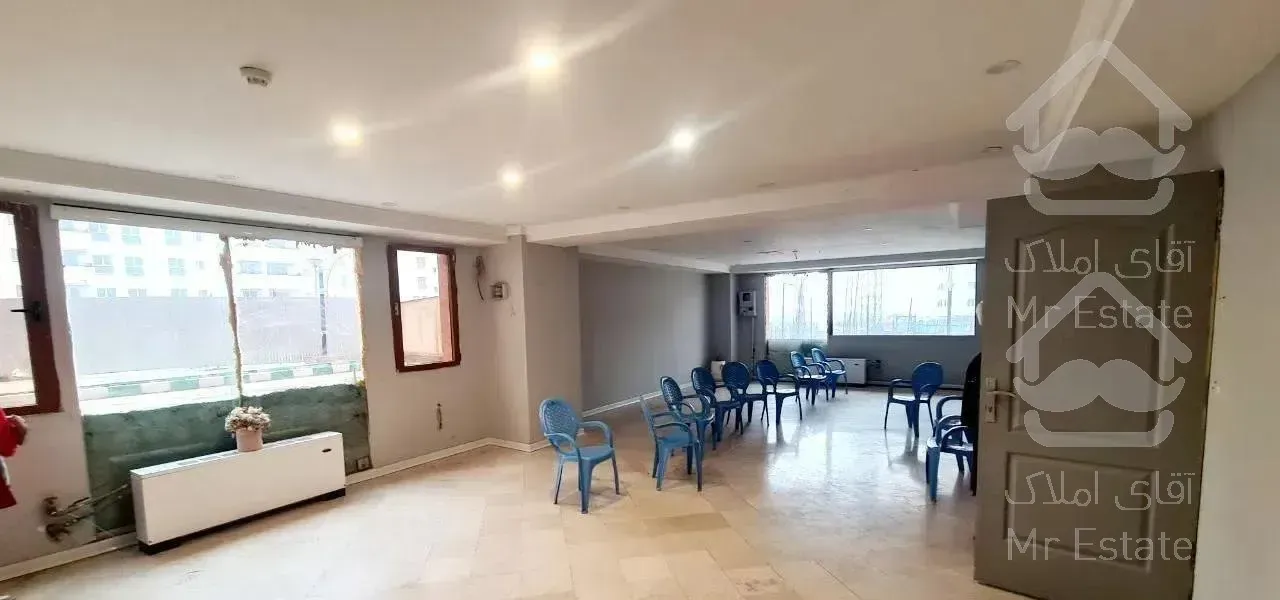 ۱۰۰متری واقع در برج دریاچه چیتگر