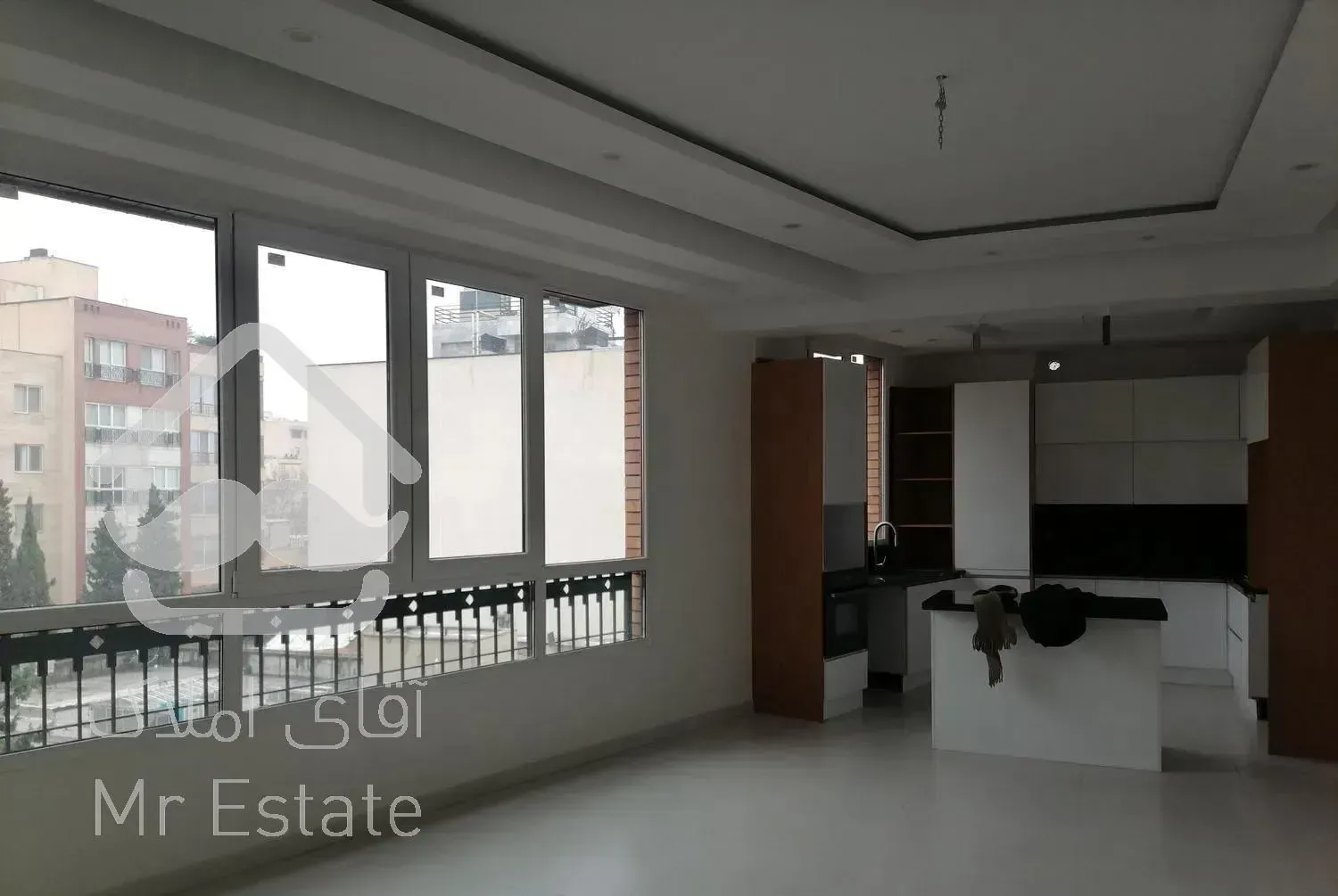 ۸۷ متر دو خواب ، قلهک