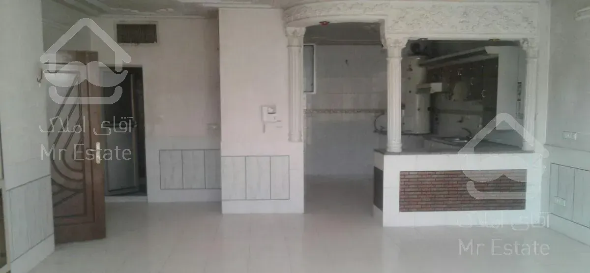 طبقه اول راه مشترک اپارتمان