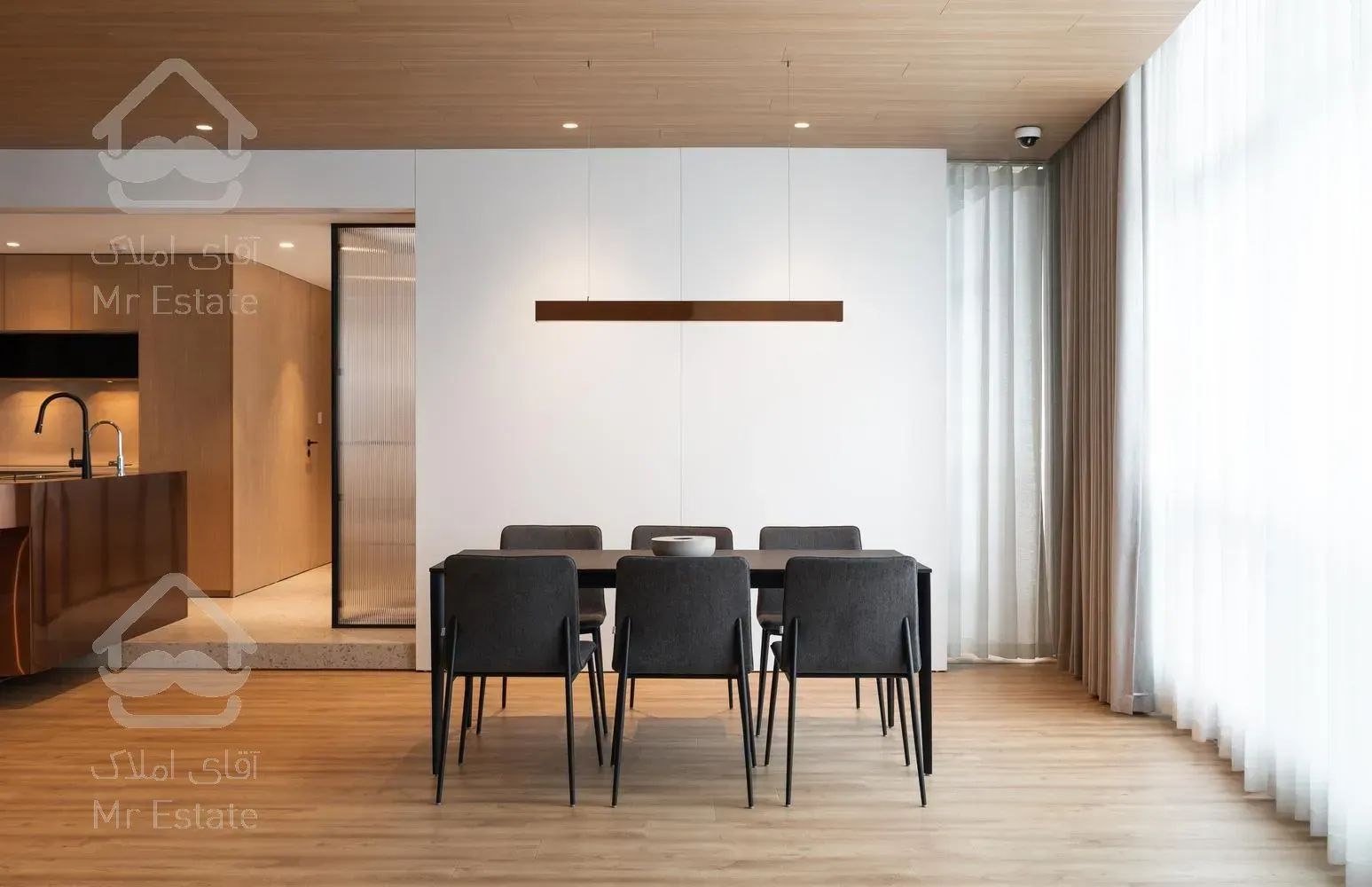 فرمانیه، ۳۰۰ متر برج باغ لوکس