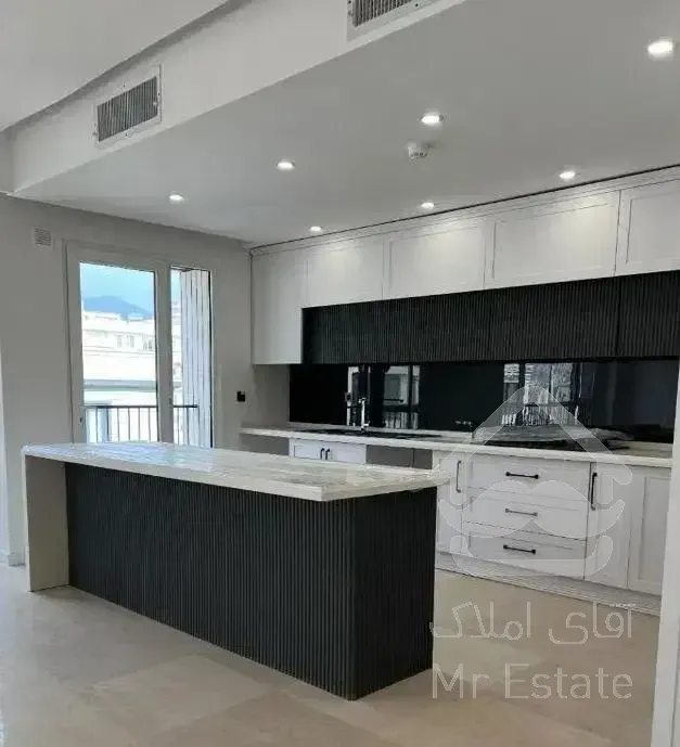 135 متر 3 خواب روبه آفتاب بدون پرده خور بدون مشرف