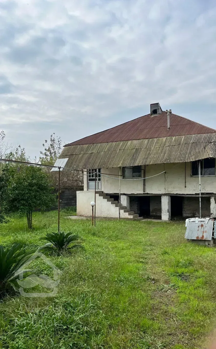 خانه ویلایی ۱۳۰۰ متر سند تک برگ