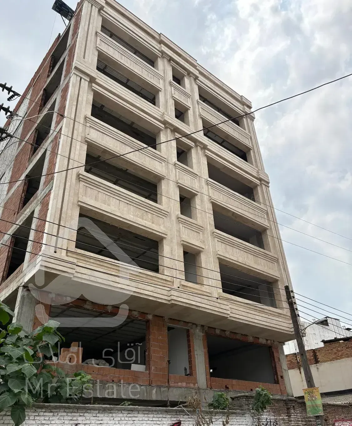 واحد ۱۱۵ متری سر شاکری