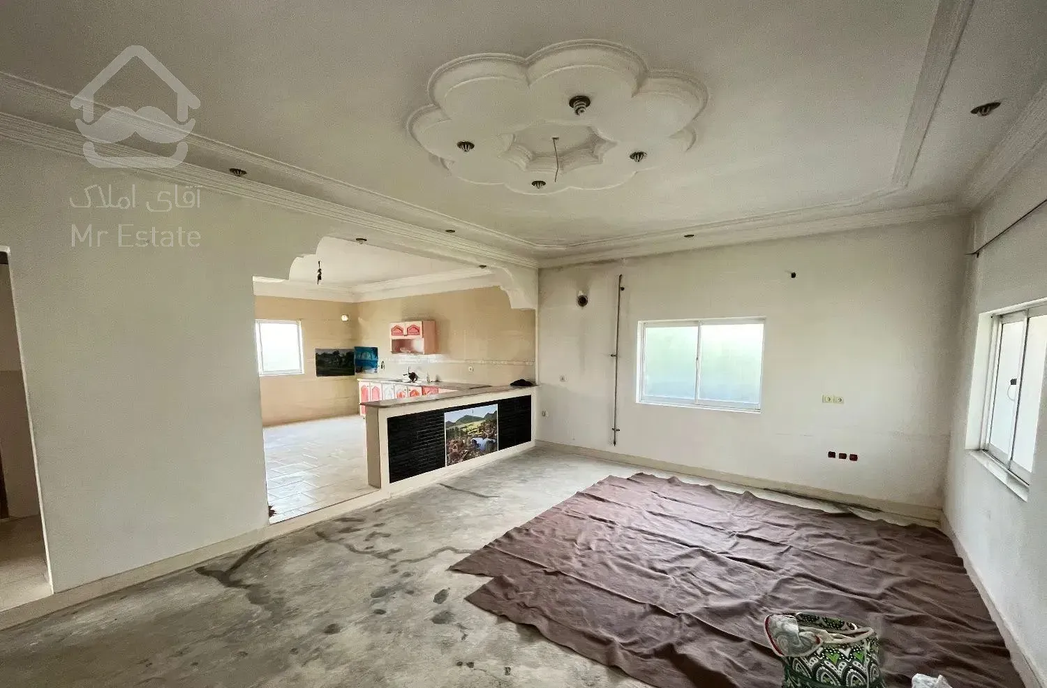 فروش ۲۴۰ متر خانه ویلایی ۱۰۰ متر بنا در جاده نظامی