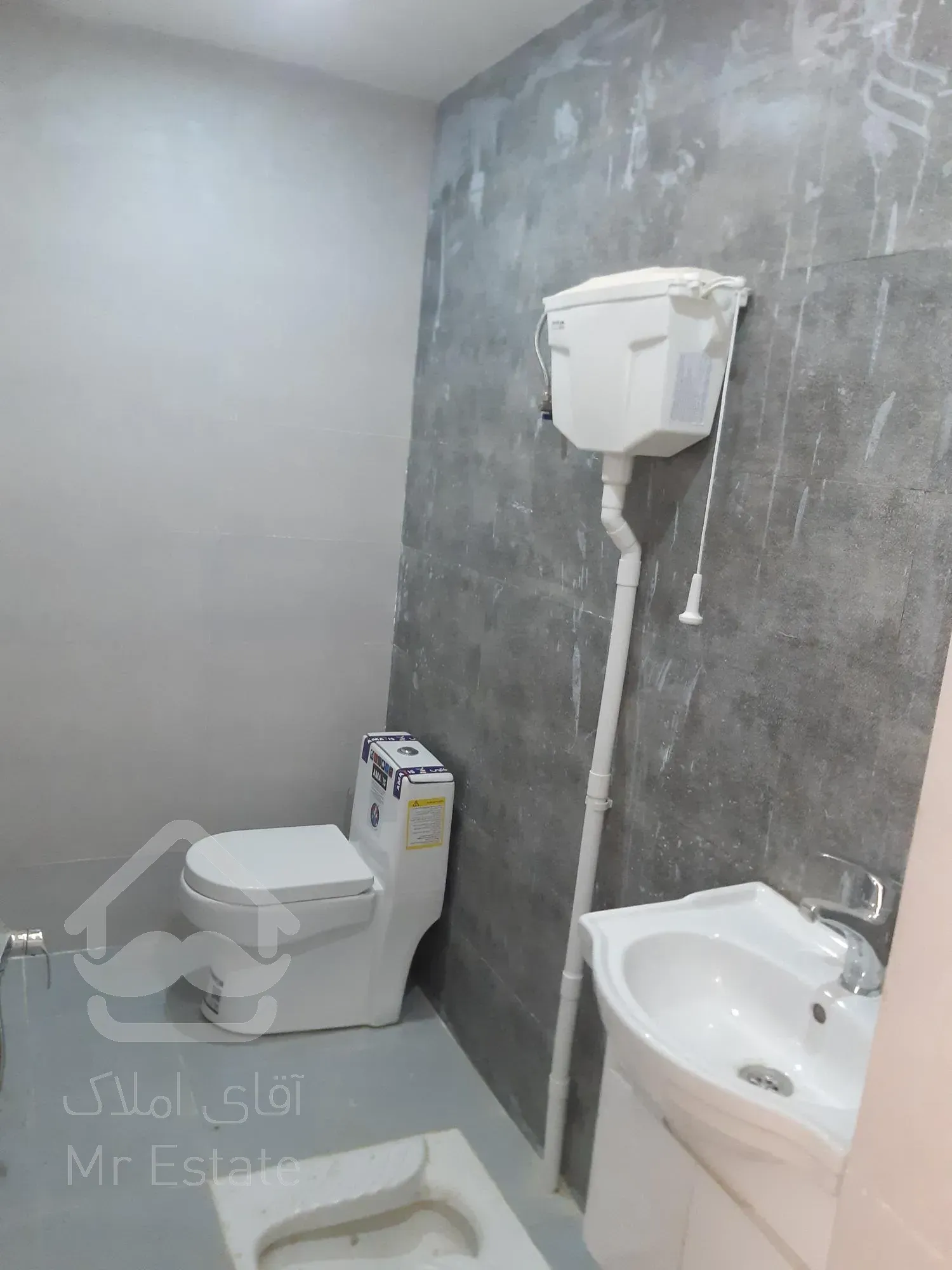 ۸۳متری دوخوابه استادمعین