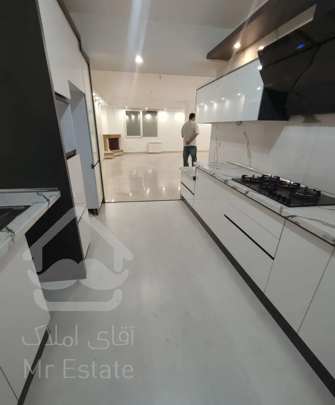 147 ازگل/ دو خواب / نورگیر عالی/ دو نبش