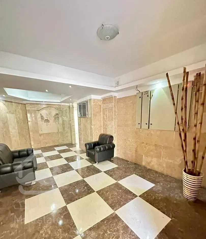 پارک ساعی  122 متر 3 خ  دارای 2 پارکینگ سندی