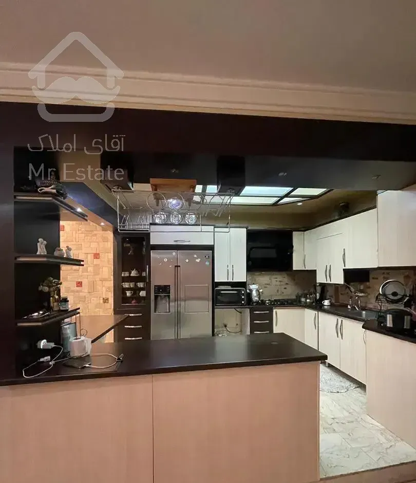 ۱۲۰ متر ۳ خوابه فول خیابان ملک