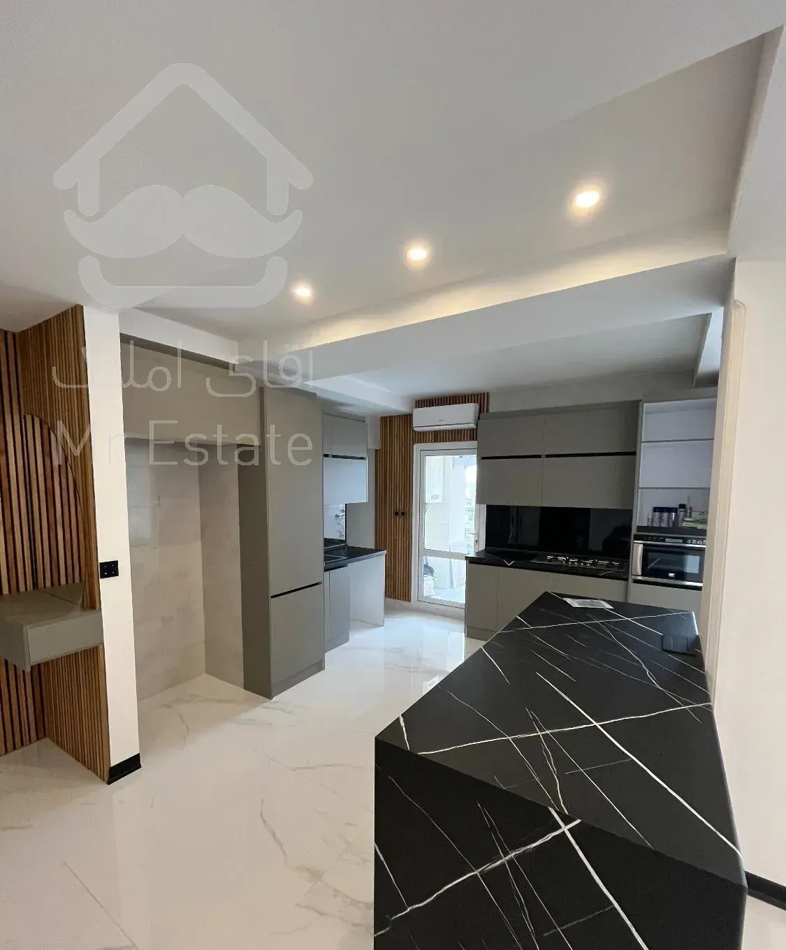 لوکسترین آپارتمان ۱۳۰ م بر اصلی بلوار طالقانی