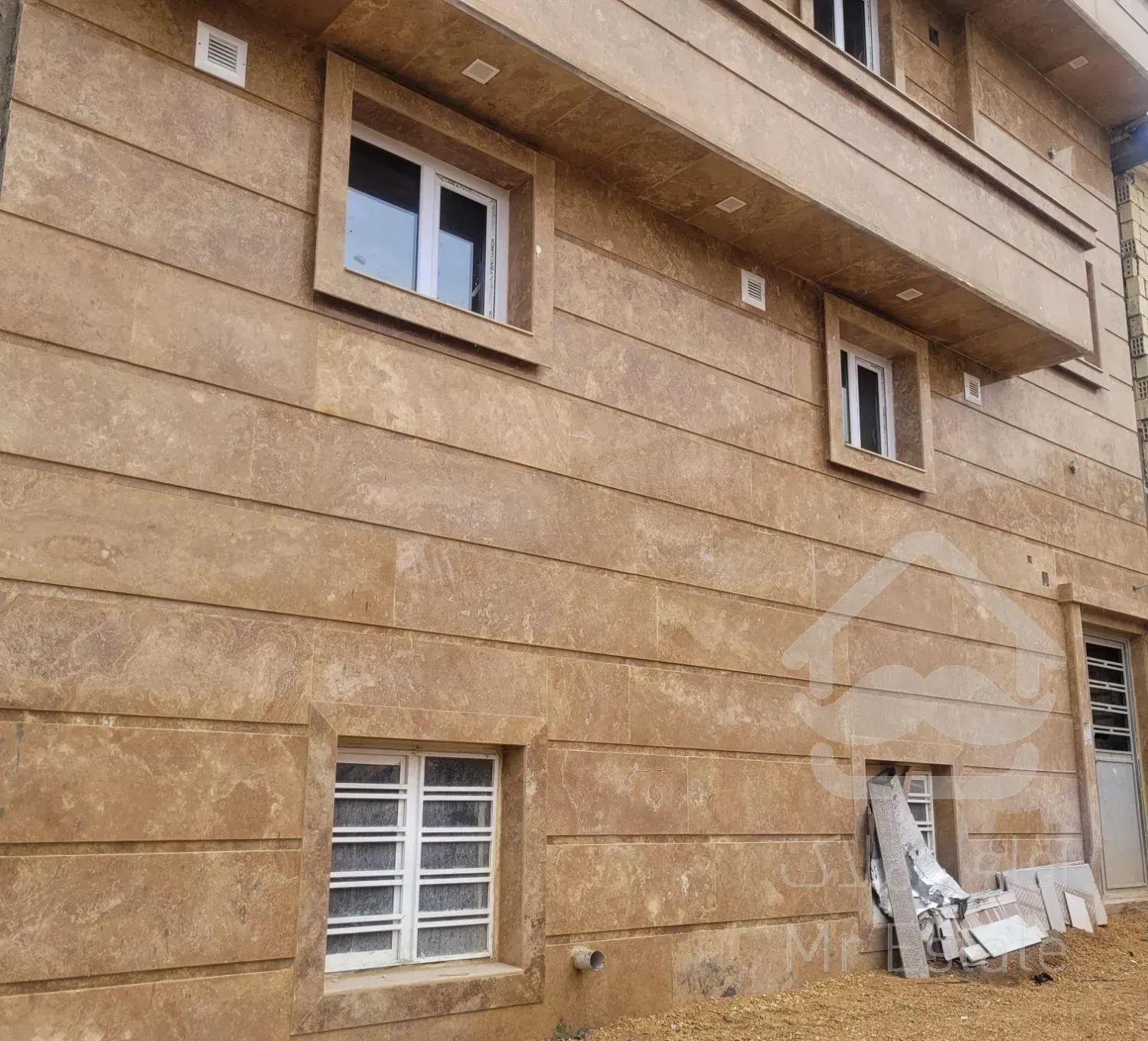 فروش آپارتمان ۹۰ متری ۲ خوابه زیر همکف در میانرود