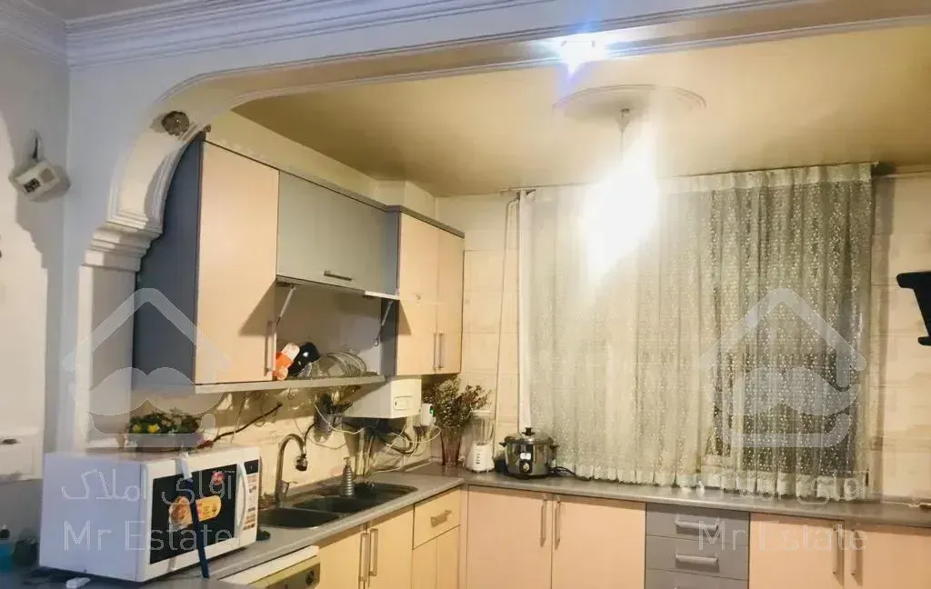 ۷۰متری/۲خواب/پارکینگ وانباری/تقاطع طاهری