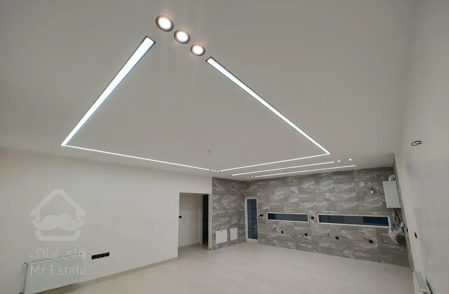 ویلای ۲۷۱ متری با ۹۰ متر بنای کلید نخورده